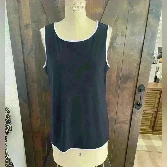 Anne Klein Size Medium, Tank top gold button trim on back with white piping - Picture 2 of 5